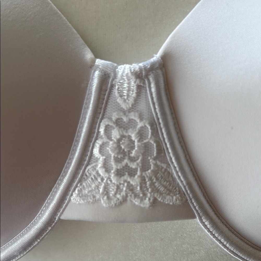 Vanity Fair Elegant White Women's Bra 44C Excellent Condition